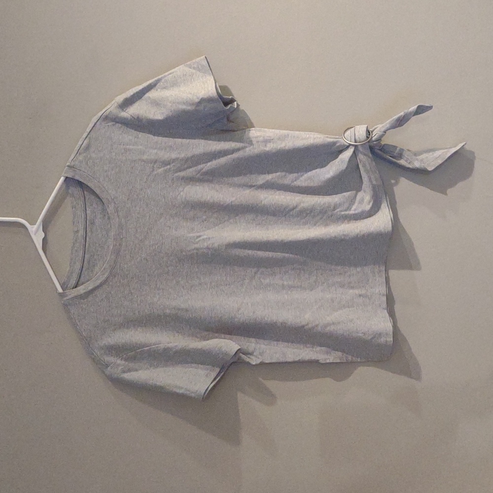 MOTF women's medium gray short sleeve T-shirt‎ w/silver metal corner tie back